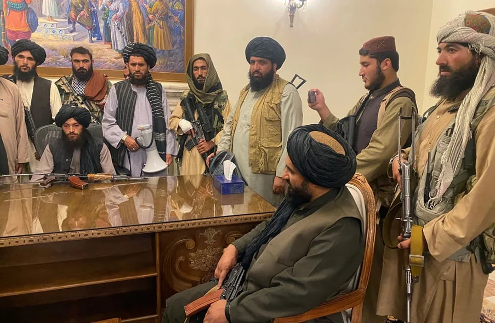 Los talibanes tomaron el control del Palacio presidencial este domingo. (AP/Zabi Karimi)