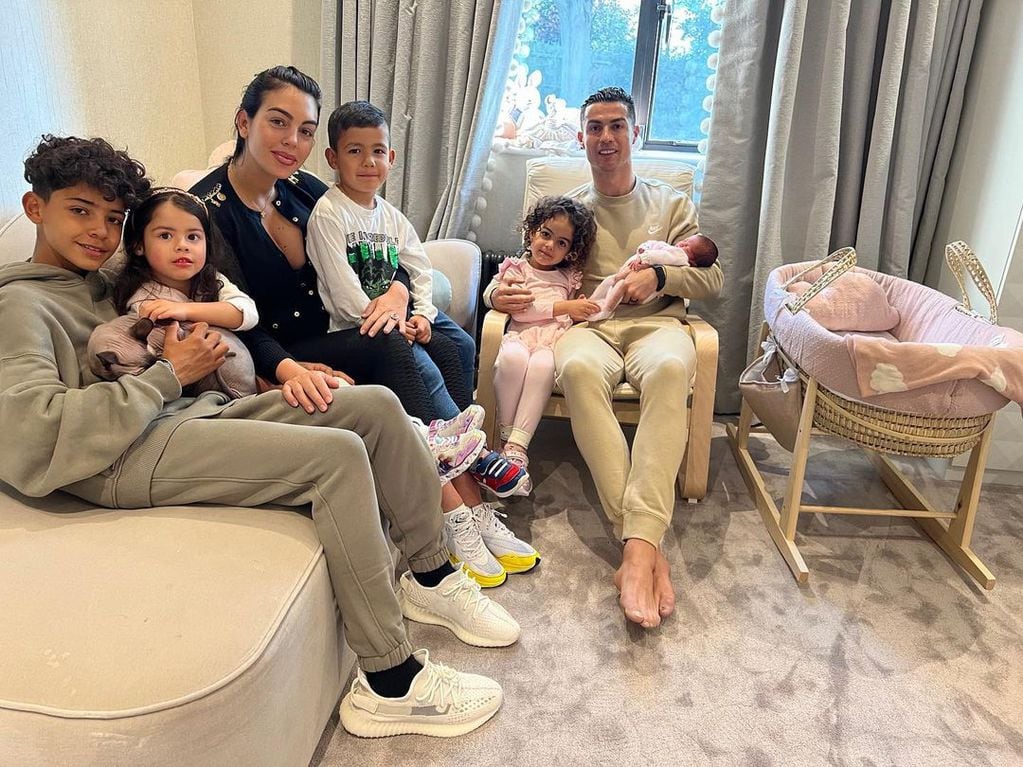 La primera foto de Cristiano Ronaldo con su bebé recién nacida