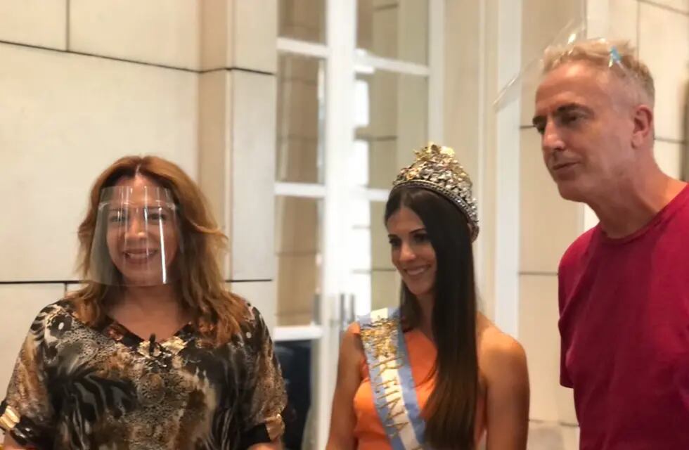 Lizzy y Marley junto a la Reina de la Vendimia de 2020.