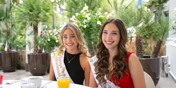 Agostina Saua y Rocío Neila, reina y virreina nacional de la Vendimia 2024 en el tradicional desayuno real en la terraza del Hyatt.