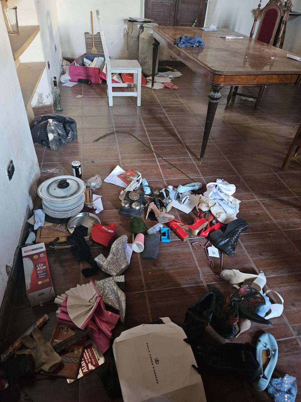La casa donde vivía Cacho Garay junto a Verónica Macías se encuentra en estado de abandono. | Foto: Gentileza