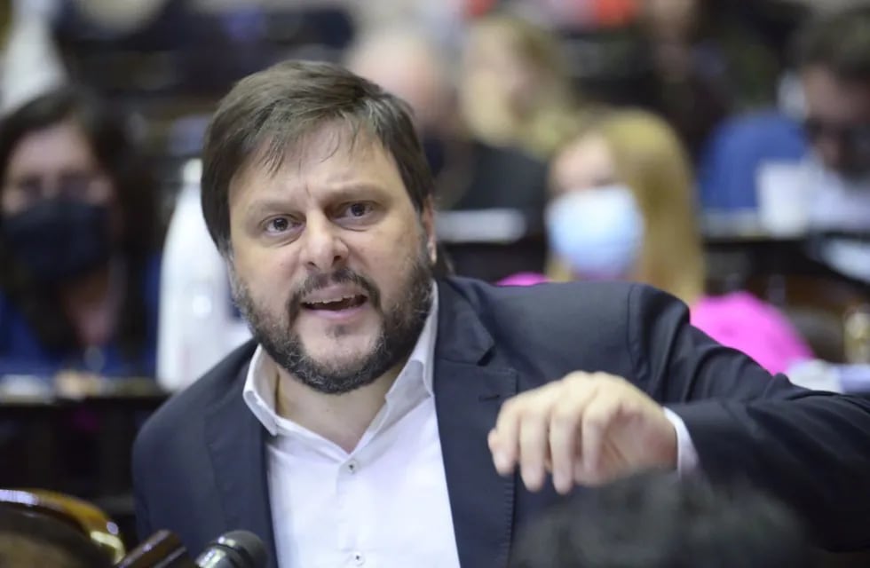 El diputado nacional por el Frente de Todos, Leandro Santoro, apuntó contra Javier Milei por ausentarse en la ultima sesión.