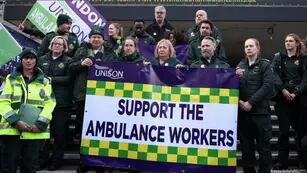 Huelga de ambulancias en Gran Bretaña: piden a las personas que se pregunten si van a morir antes de llamar al 911