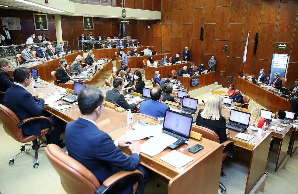 El cuerpo legislativo está constituido por 36 diputados, entre proporcionales y departamentales. El uñaquismo mantendrá el control a partir del 10 de diciembre.