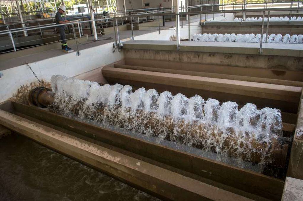 Barro. Tras las lluvias, las plantas potabilizadoras de Gran Mendoza trabajan con agua de recepción que arrastra sedimentos. Foto: Orlando Pelichotti / Los Andes