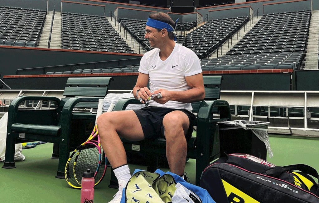 Rafa Nadal se muestra feliz en sus entrenamientos en las pistas lentas de Indian Wells. (@rafaelnadal)