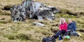 Paseaban por la montaña y se toparon con los restos de un avión estrellado hace 73 años