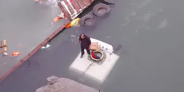 camión cayó al río