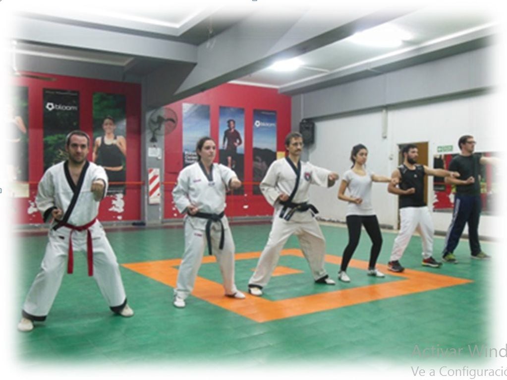 Artes marciales como defensa personal, una tendencia que crece entre mujeres. Foto: Jorge Olguín.