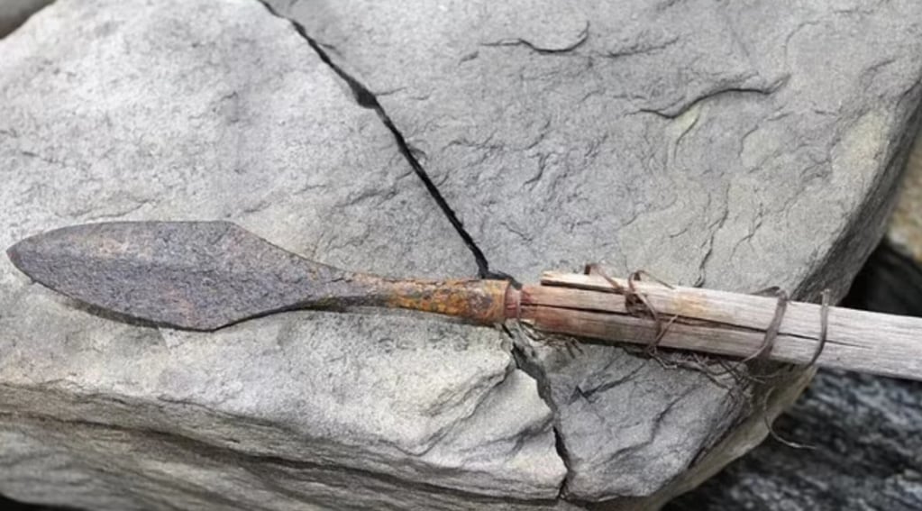 Se encontraron casi 70 flechas, artículos textiles y huesos de reno en la ladera de una montaña en Jotunheimen, a 400 kilómetros de Oslo.