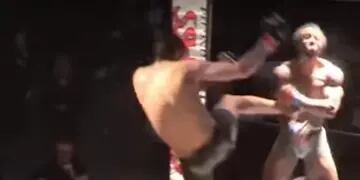 En una de las peleas de la MMA, en la velada británica Golden Ticket Fight Promotions, el inglés Rogers fue noqueado y cayó desplomado.