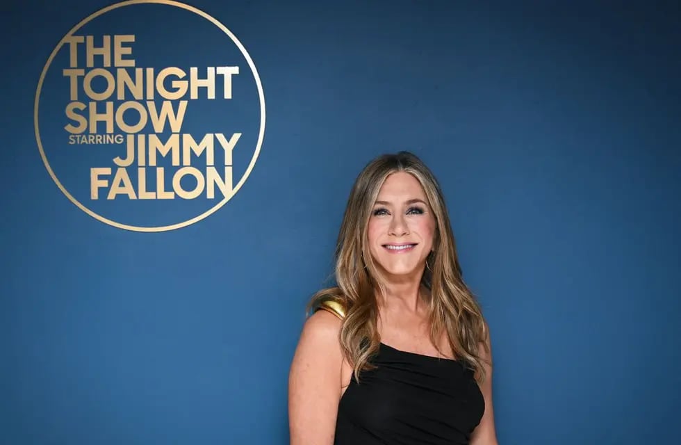 Jennifer Aniston visitó a Jimmy Fallon y el aspecto de su cuerpo llamó la atención.