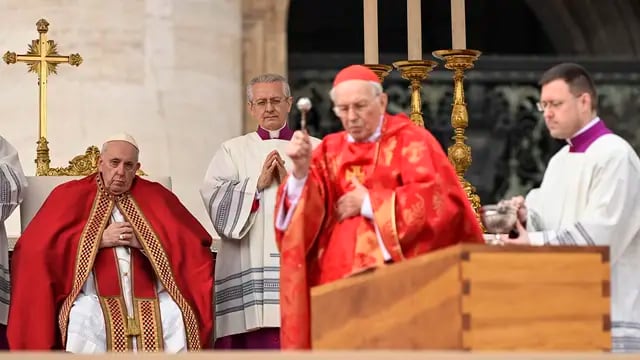Papa Francisco presidió el funeral de Benedicto XVI