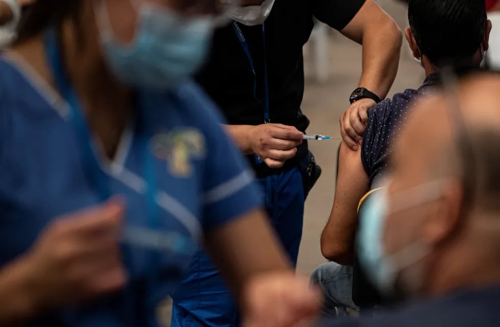 Países como Chile y Uruguay han alcanzado el 70% de su población vacunada contra el Covid pero otros países de América Latina no llegan al 20%. Foto: AP