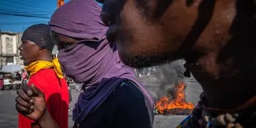 Se complica la situación humanitaria en la capital de Haití por los violentos enfrentamientos con pandillas