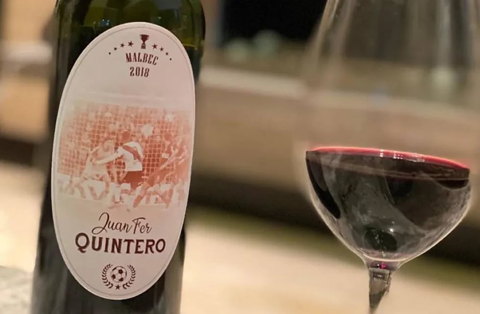 En sus redes sociales el crack jugador de River, Juanfer Quinteros, mostró su próximo vino que tendrá una etiqueta con su golazo en la final de la Copa Libertadores en Madrid en el 2018. Gloria eterna.
