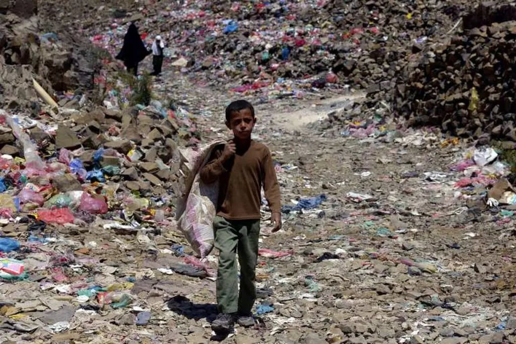 En yemen. Según Save the Children, 85 mil niños murieron. 