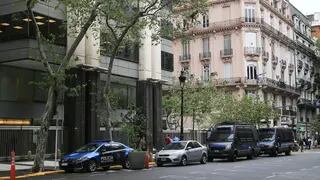 Custodia policial en la embajada de Israel en la Ciudad de Buenos Aires.