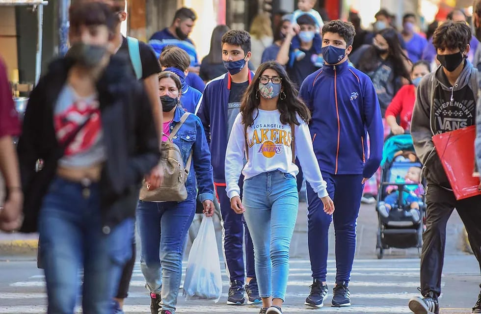 El presidente le ha pedido a los gobernadores que apliquen restricciones para disminuir la circulación para bajar los contagios. Foto: Mariana Villa / Los Andes