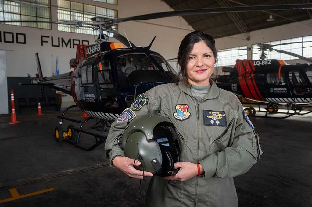 Lorena Olmos, oficial Inspector y piloto de helicóptero de la Policía de Mendoza  
  
Foto: Ignacio Blanco / Los Andes