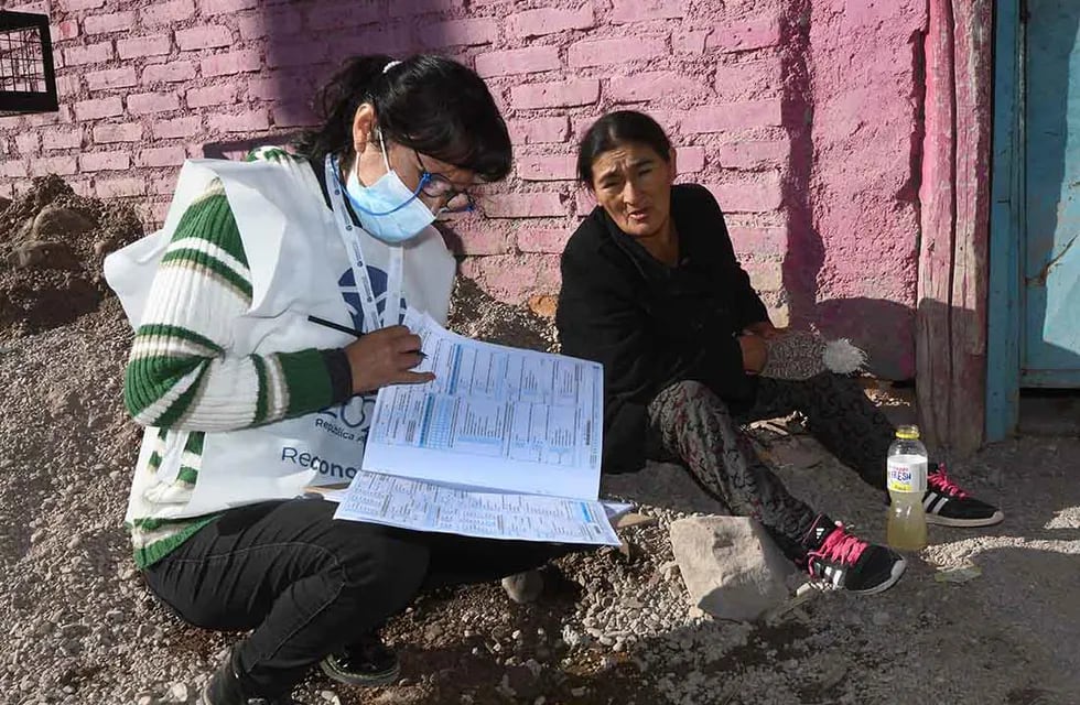 Finalmente los censistas comenzaron a cobrar por el trabajo de relevamiento de mayo. Foto:José Gutierrez / Los Andes