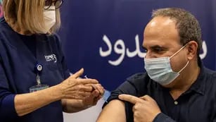 Israel se prepara para dar la cuarta dosis de la vacuna