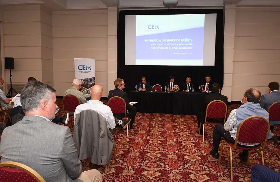 En el hotel Diplomatic de Ciudad, el CEM presentó su propuesta para generar mayor empleo en la provincial.