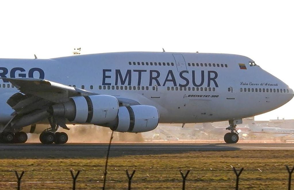 Un avión de Emtrasur, con tripulantes venezolanos e iraníes, fue inmovilizado en Ezeiza. (Gentileza)
