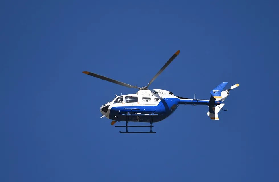 El helicóptero de la policía de Mendoza se sumó a la búsqueda. / archivo - José Gutiérrez