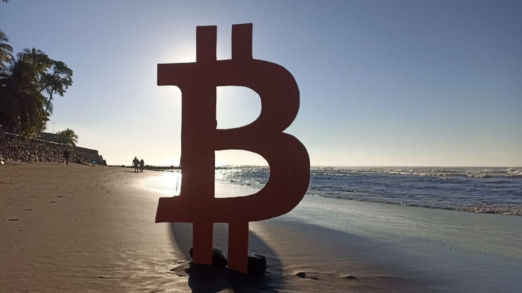 Bitcoin Beach surgió en el año 2019 en la localidad El Zonte, lugar donde se puso el primer cajero de criptomonedas. 