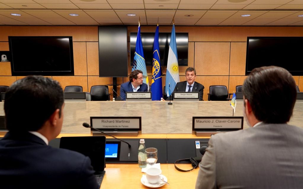 El ministro de Economía, Sergio Massa, junto al titular del BID, Mauricio Claver-Carone. Foto: Gentileza