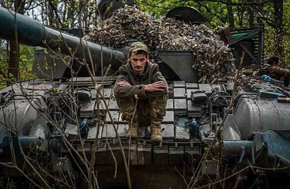 Ucrania asegura tener lista la contraofensiva. Imagen de archivo de un soldado ucraniano en el frente.