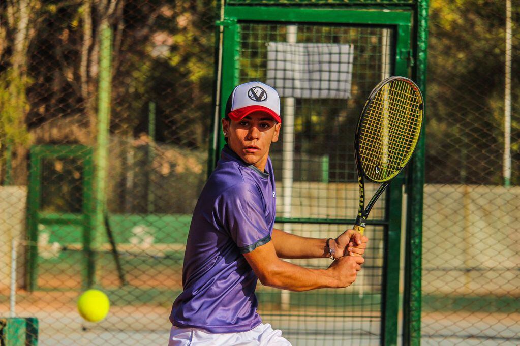 Gaspar Martaux, presente y futuro del tenis de Mendoza. / Emanuel Maza
