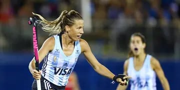 El seleccionado argentino femenino de hockey sobre césped se impuso 4-1 a las teutonas y en la próxima fase irá contra Nueva Zelanda. 