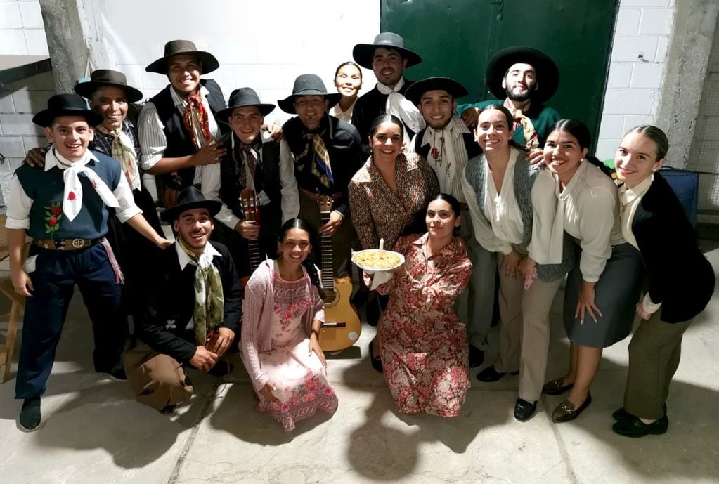 Parte de la delegación mendocina en Córdoba, donde se realizó el Festival Nacional de Malambo 2023. Foto: Gentileza