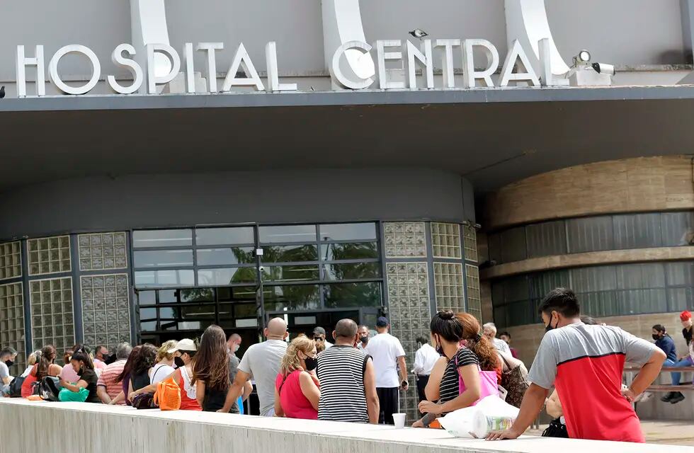 El centro de trasplantes estará ubicado en el segundo piso del hospital Central, en la esquina de Salta y Alem, de Ciudad. Foto: Los Andes


Foto: Orlando Pelichotti