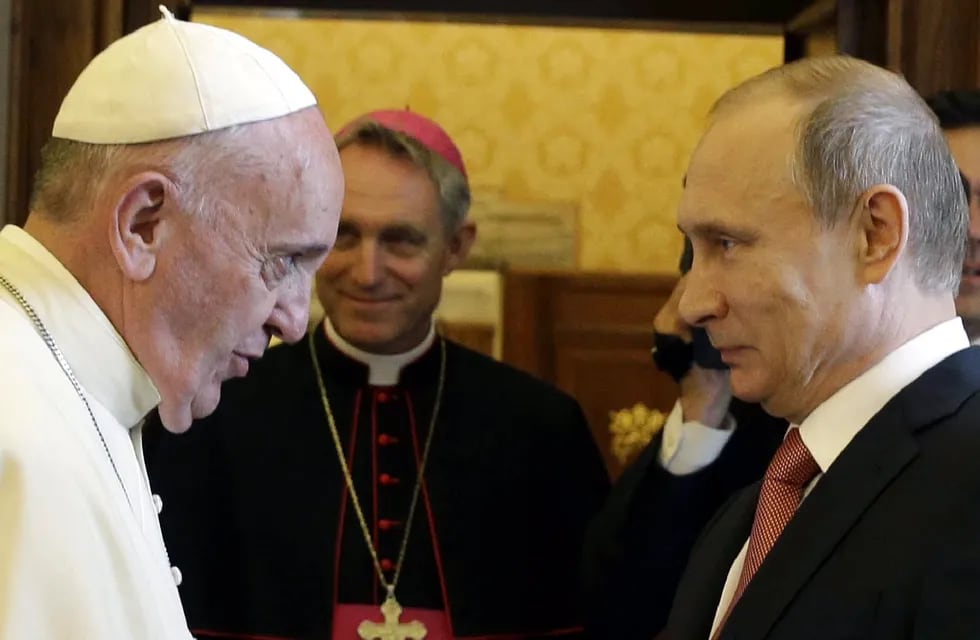 “Putin no se detiene, estoy dispuesto a reunirme con él en Moscú”, afirmó el Papa Francisco.