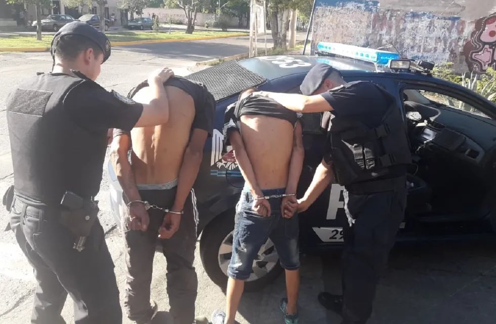 Los atraparon in fraganti cuando robaban fibra óptica en Godoy Cruz (Prensa Ministerio de Seguridad)