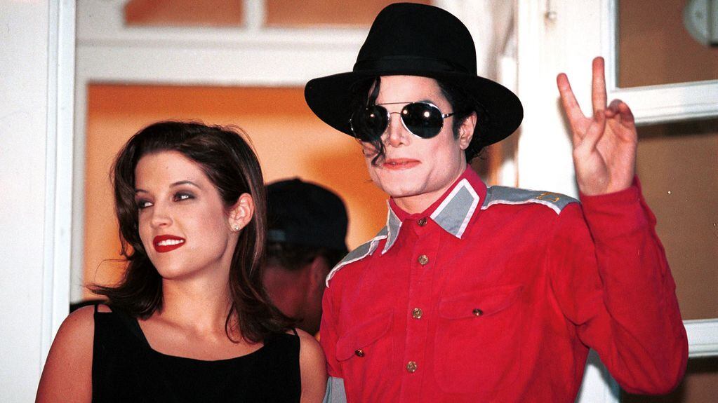 Lisa Marie Presley y Michael Jackson.