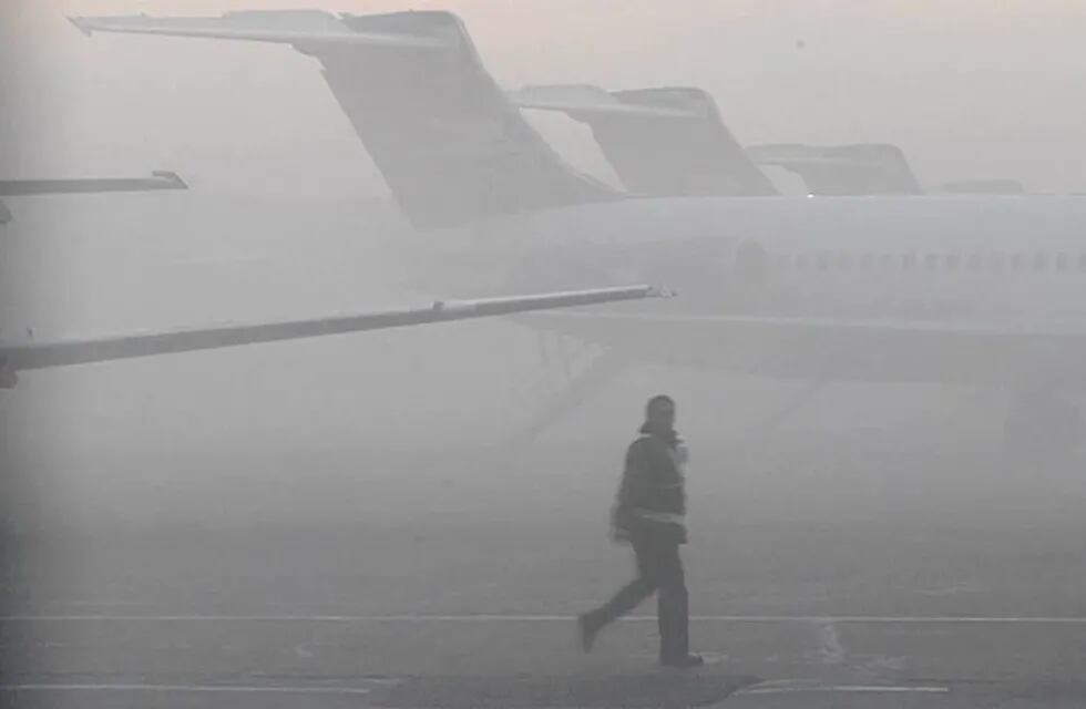 Hay desvíos, demoras y cancelaciones en Aeroparque por la niebla.