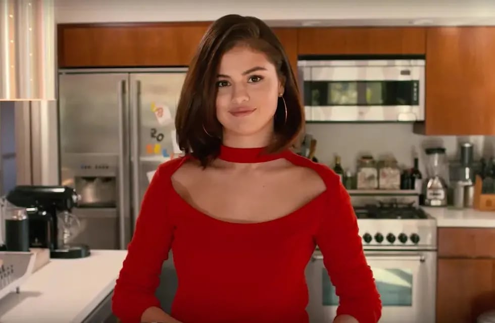 La estrella pop estrenó su programa "Selena + Chef" donde se anima con la guía de un experto a preparar platos en su casa.