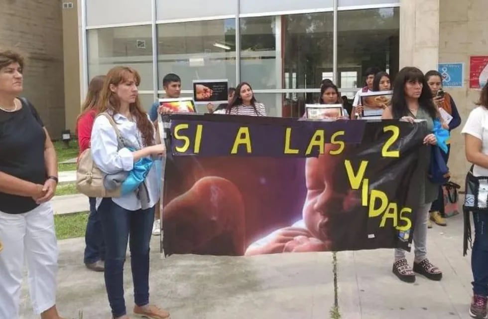 Tiene 12 años, quedó embarazada tras una violación y médicos se niegan a hacerle un aborto