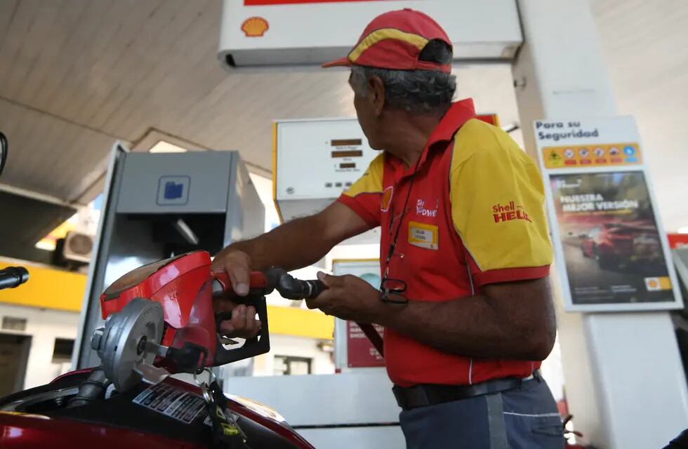 Shell anunció que aumenta sus combustibles 27% desde la medianoche de este miércoles. Foto:Jose Gutierrez / Los Andes