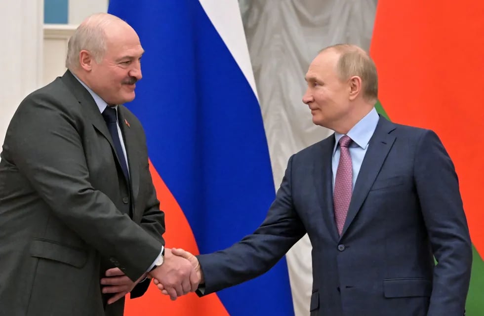 Alexandr Lukashenko y Vladimir Putin, presidentes de BIelorrusia y Rusia respectivamente, en una imagen de archivo.