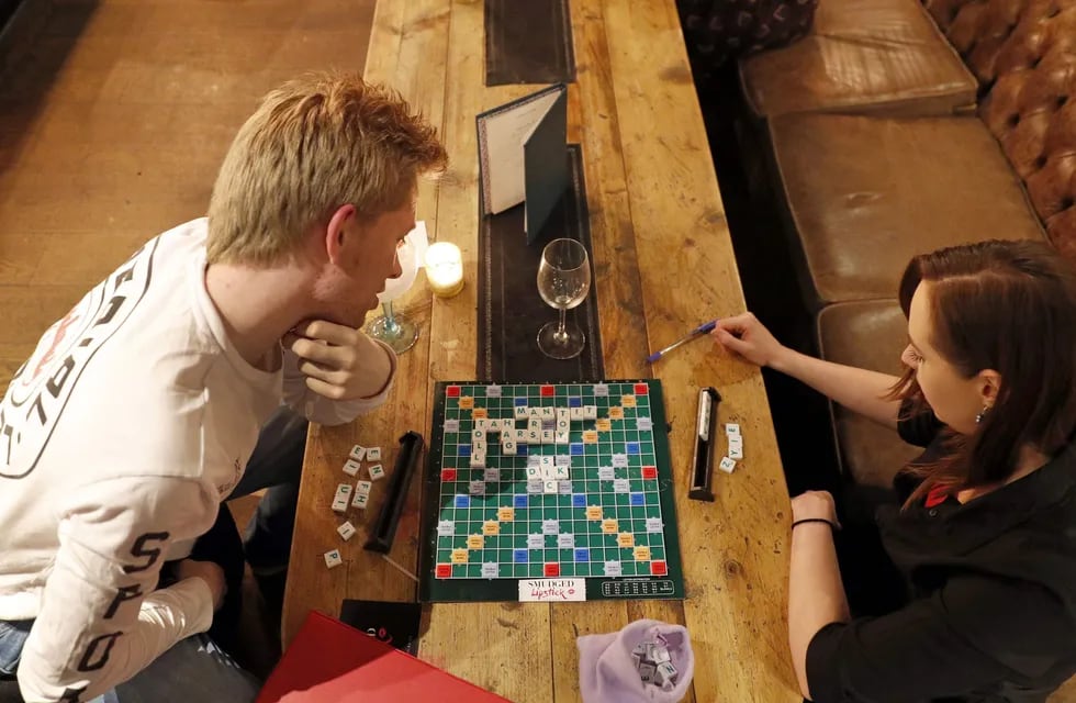 "Dirty Scrabble": así es el Scrabble erótico creado en Londres para unir parejas