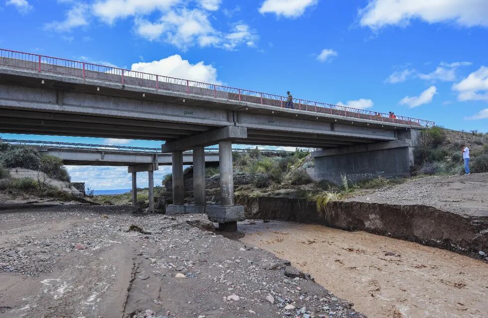 Los puentes sobre ruta 40 representaron un desafío para los ingenieros. Foto: Mariana Villa / Archivo Los Andes