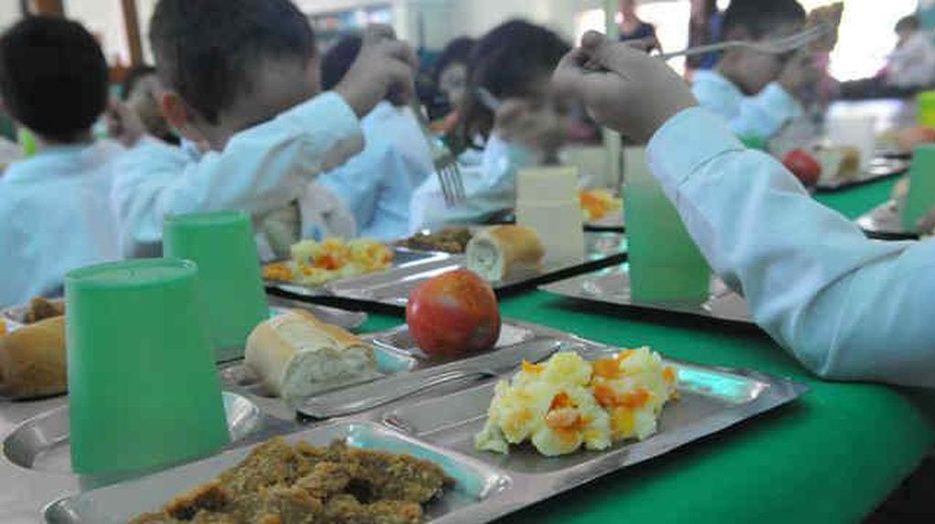 Crece la cantidad de chicos que recibe comida en la escuela en el país pero en Mendoza se retrajo 
