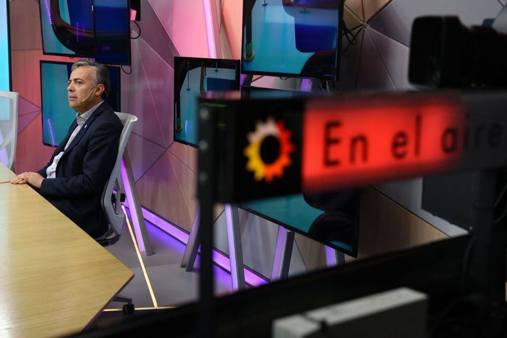 El "detrás de escena" de Cornejo en los programas de TV de Buenos Aires