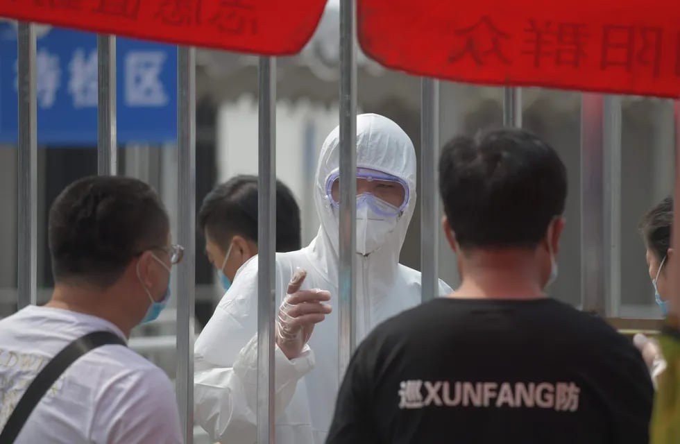 Cerca de 500 mil personas quedaron aisladas cerca de Pekín, tras reportarse un rebrote de coronavirus.