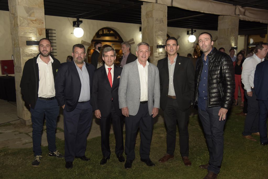 Mariano Martín, Adrián Nasif, Carlos Amado, Marcelo Bargazzi, Guillermo Lange y Nicolás Cormio.